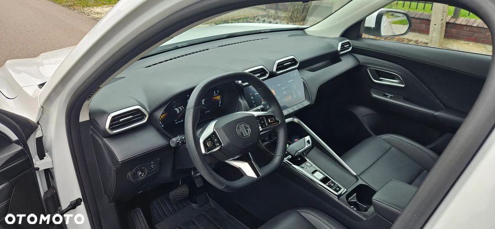MG ZS Hybrid+ - 13