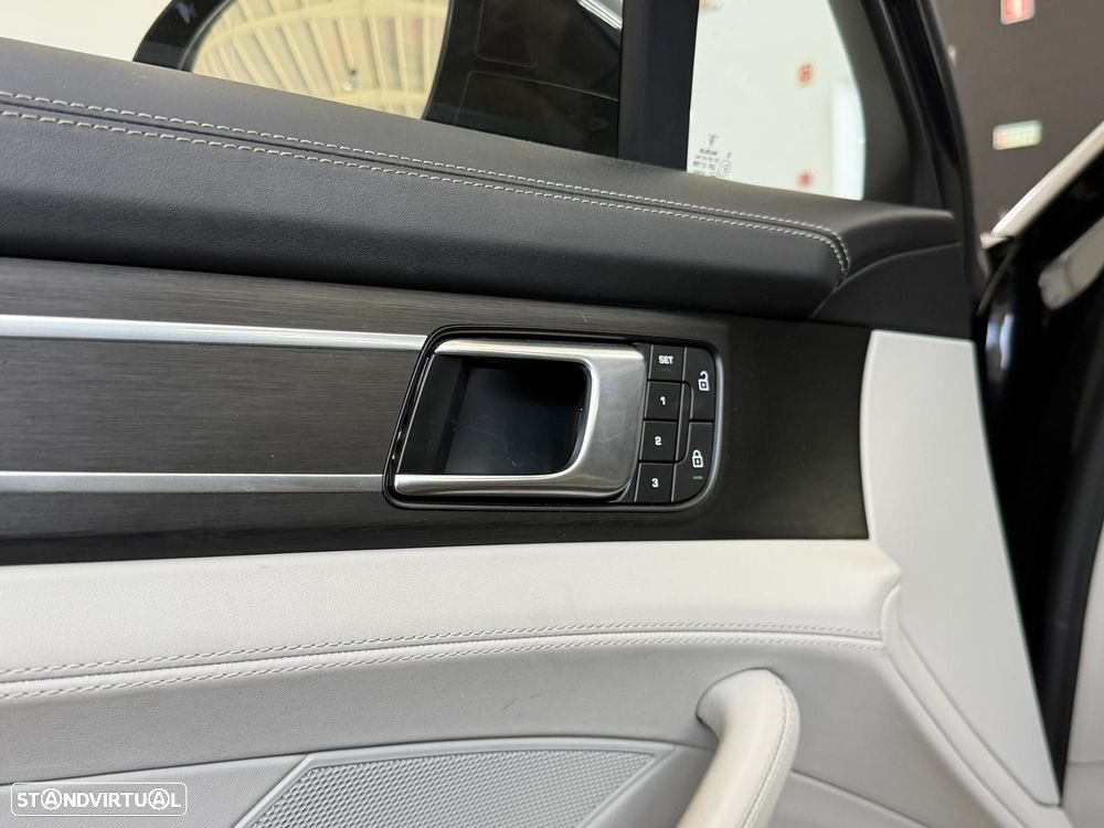 Porsche Panamera 4 E-Hybrid Platinum Edition - 28