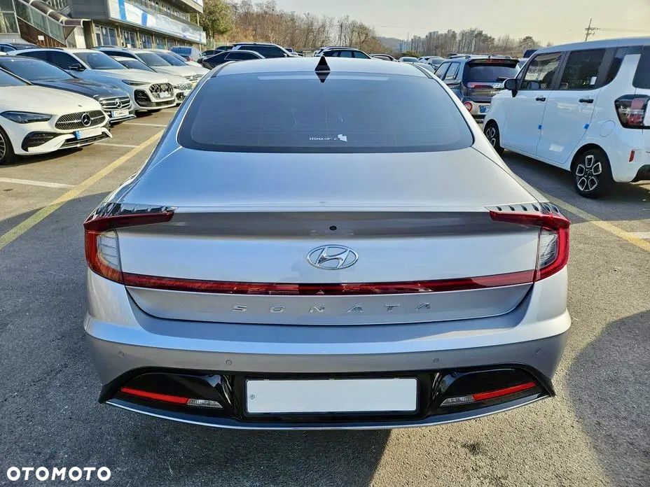 Hyundai Sonata - 8