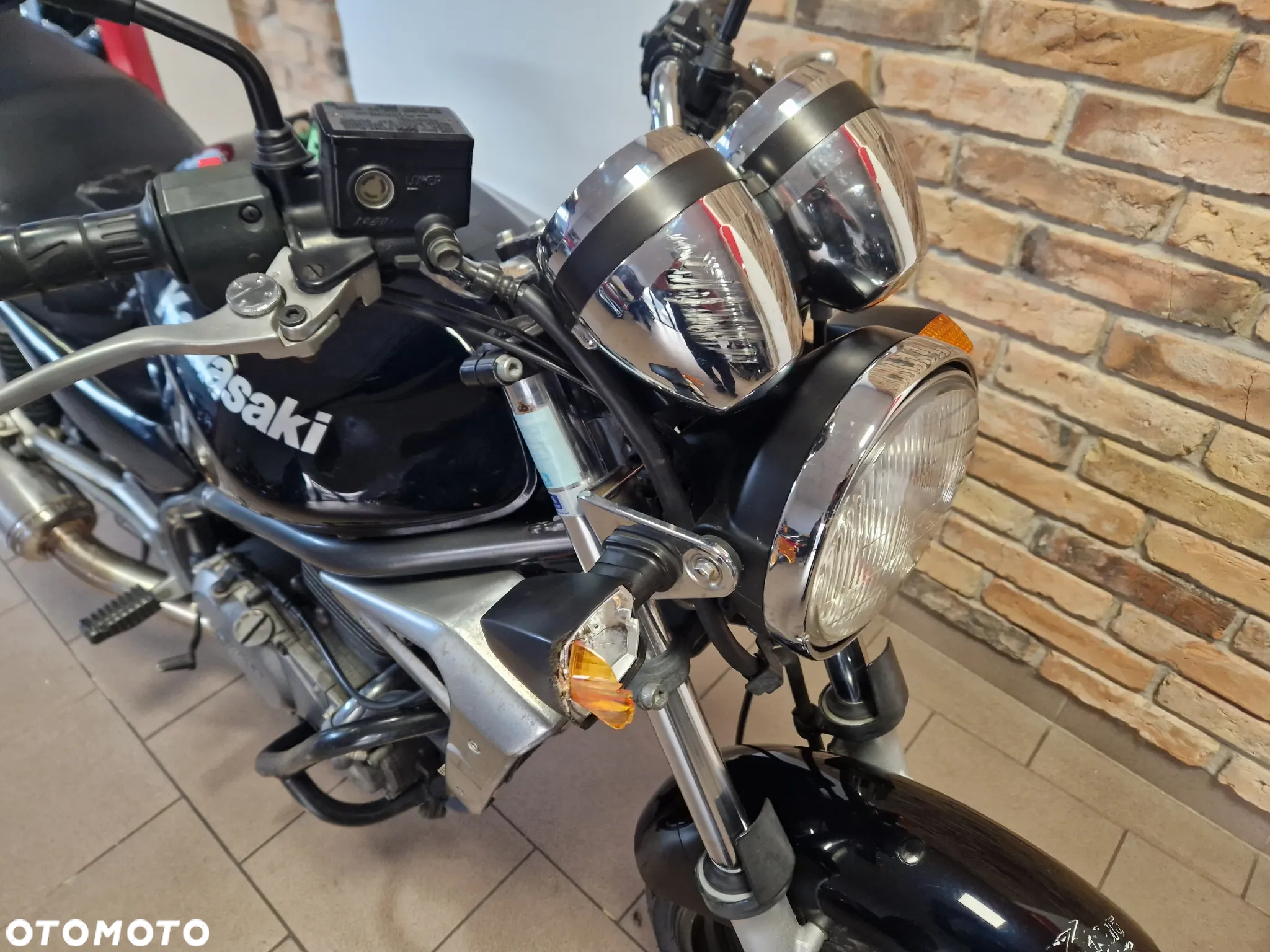 Kawasaki ER - 12