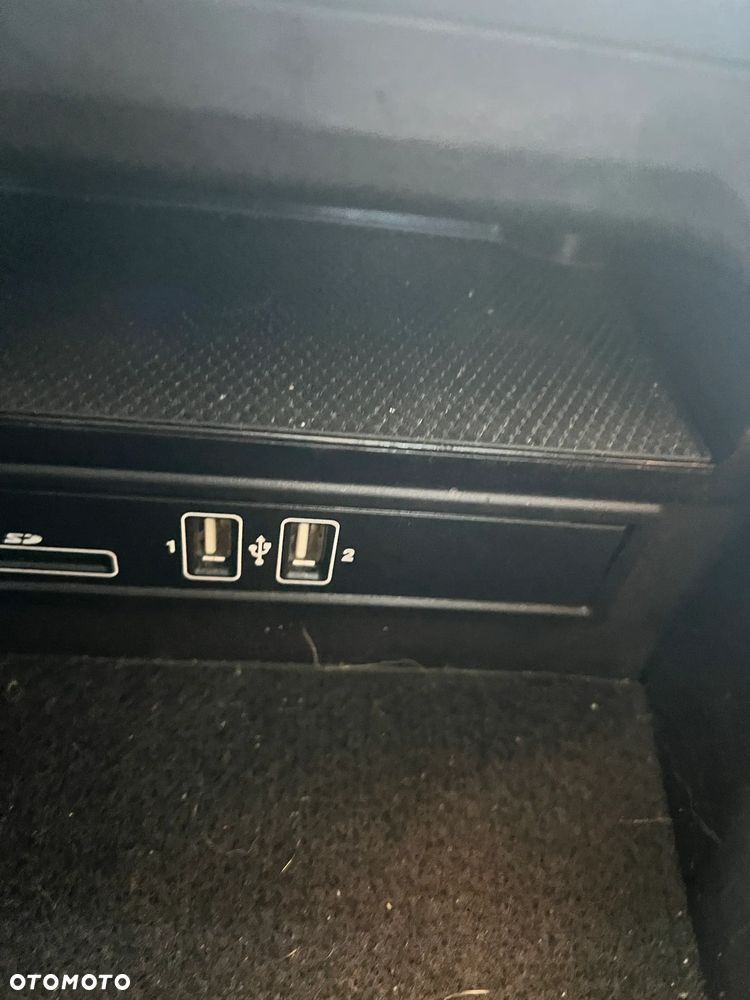 Mercedes-Benz Klasa C 200 d 9G-TRONIC - 36