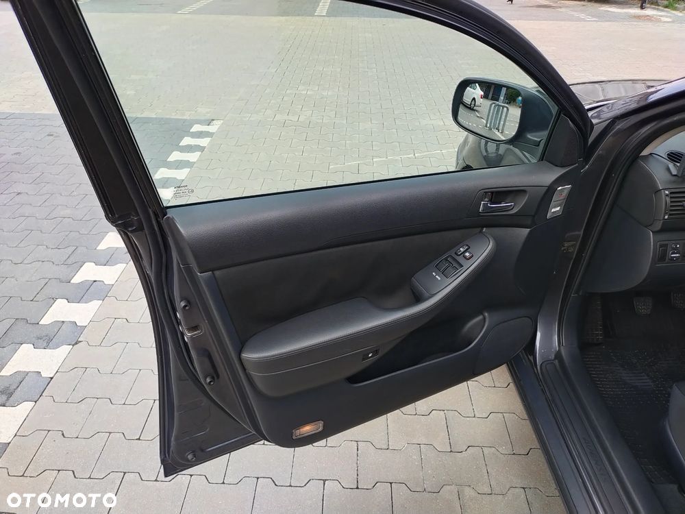 Toyota Avensis 2.0 D-4D Team - 8