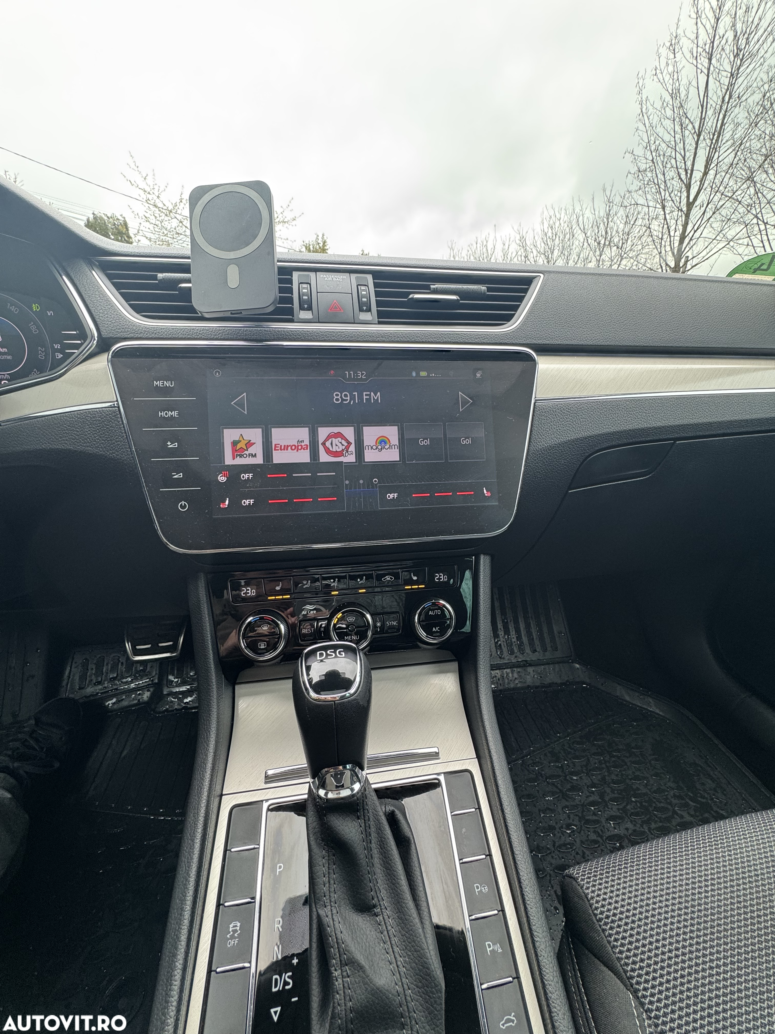 Skoda Superb 2.0 TDI DSG Sportline - 22