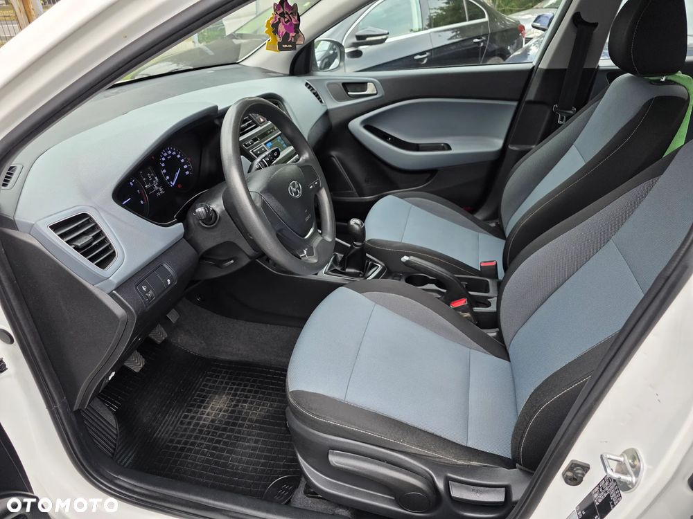 Hyundai i20 blue 1.2 Trend - 7