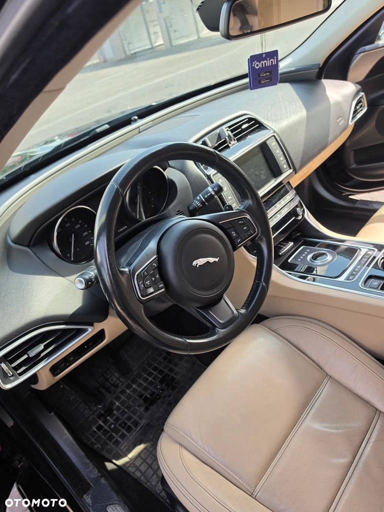 Jaguar XE 2.0 D Prestige - 10