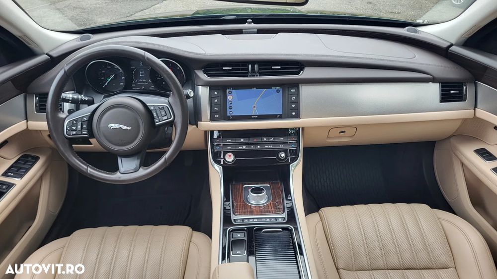 Jaguar XF - 7