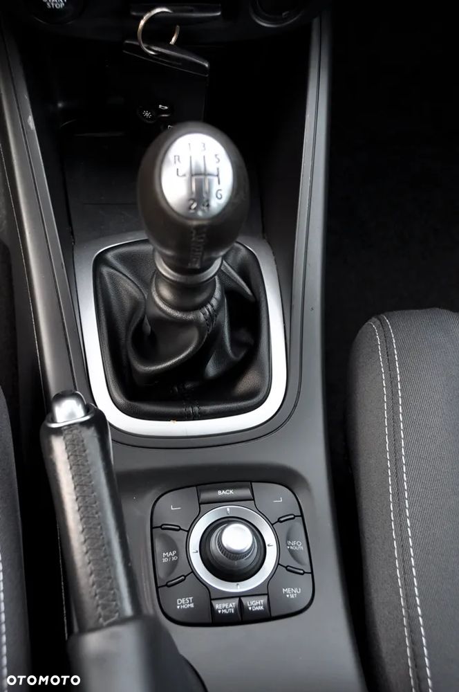 Renault Megane TCe 180 GT - 16