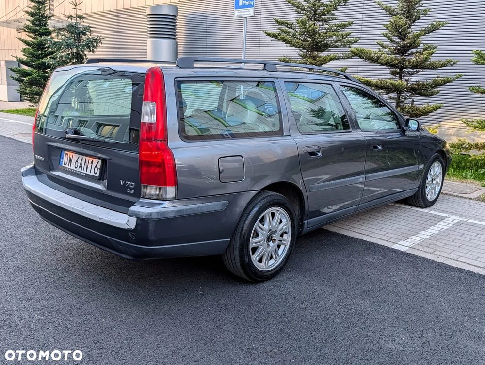 Volvo V70 2.4D5 Momentum - 3