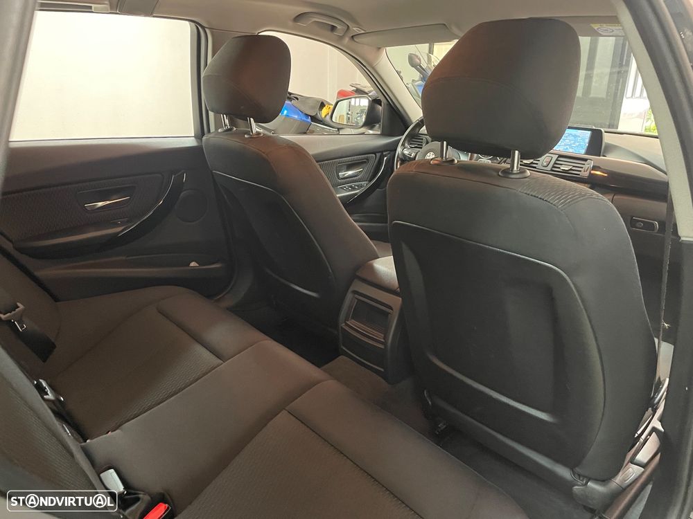 BMW 318 d Touring Pack M - 25