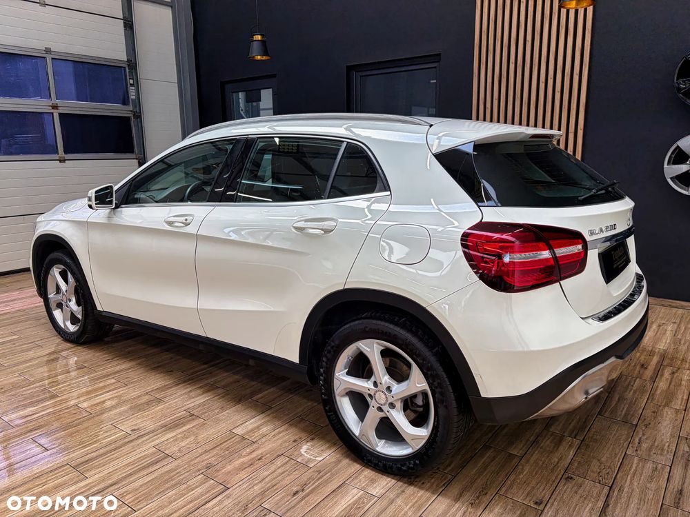 Mercedes-Benz GLA 200 7G-DCT Style - 11