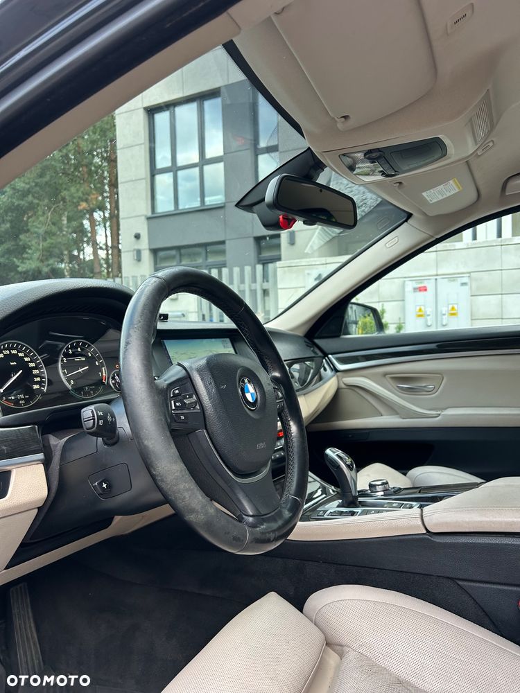 BMW Seria 5 535i xDrive - 16
