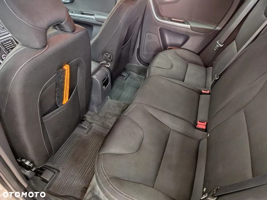 Volvo XC 60 2.4D AWD Kinetic - 7
