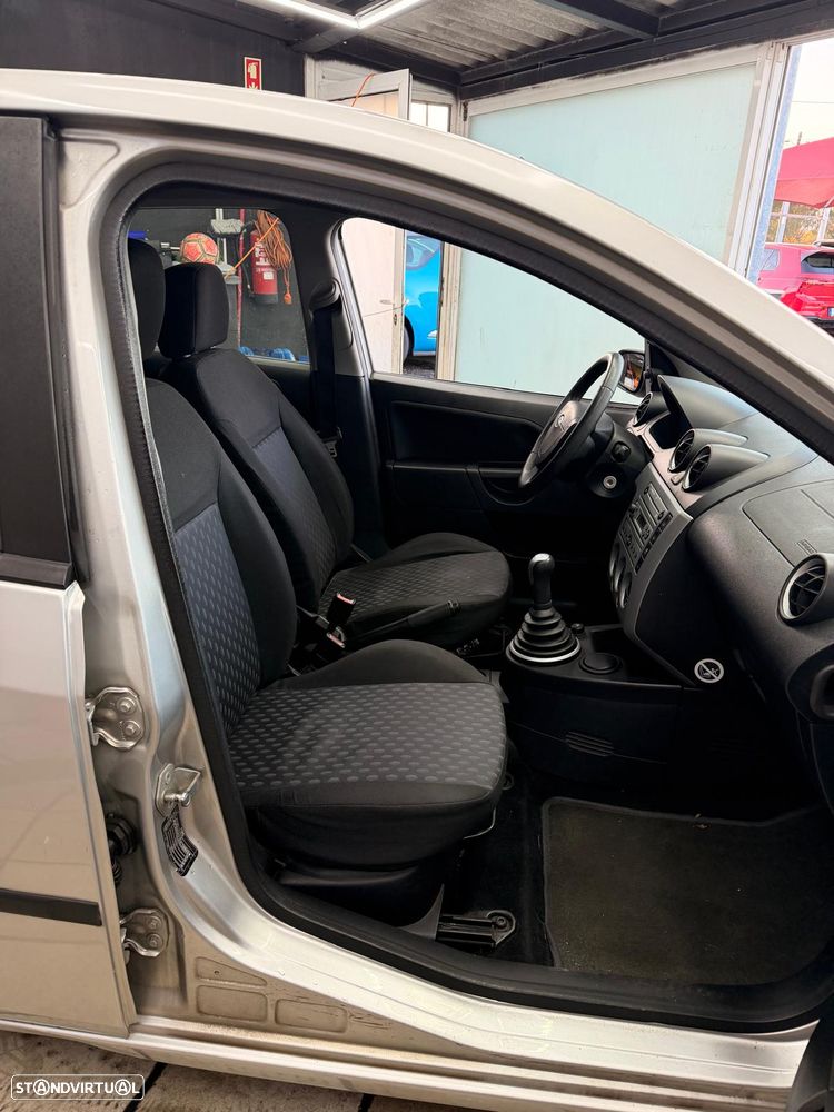 Ford Fiesta 1.25 Ambiente - 10