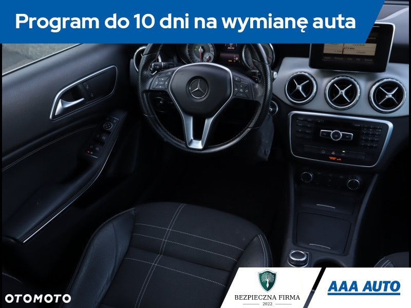 Mercedes-Benz GLA - 9