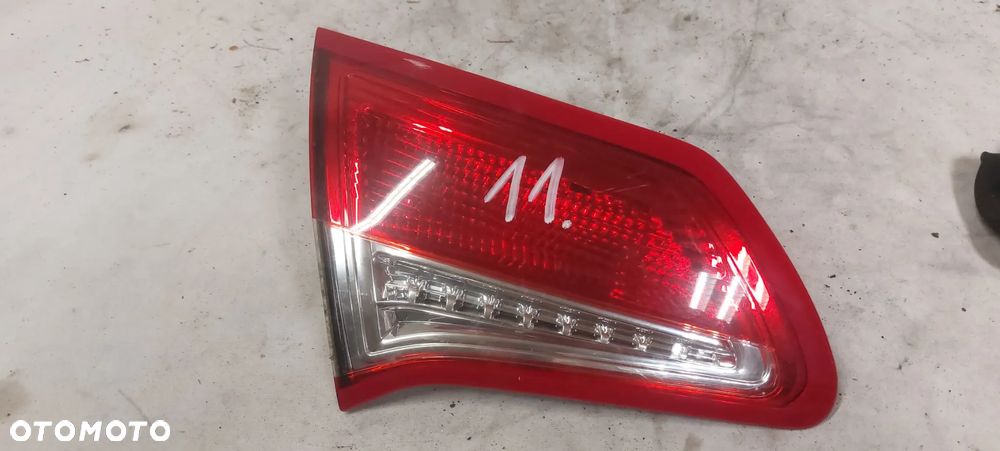 .  LAMPA TYL TYLNA LEWA W KLAPE CITROEN C4 II B7 HB - 1