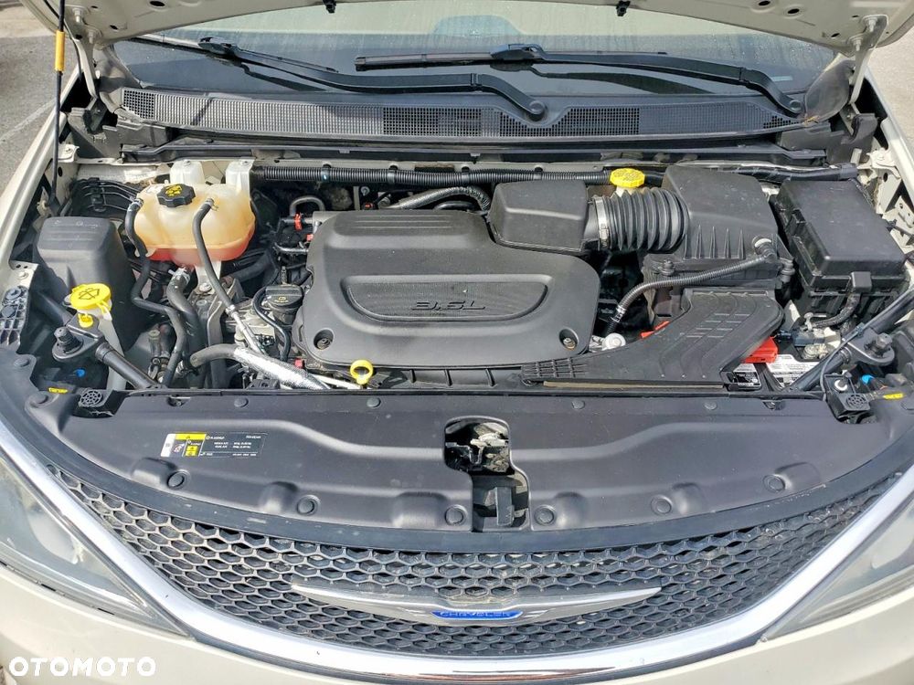 Chrysler Pacifica - 11