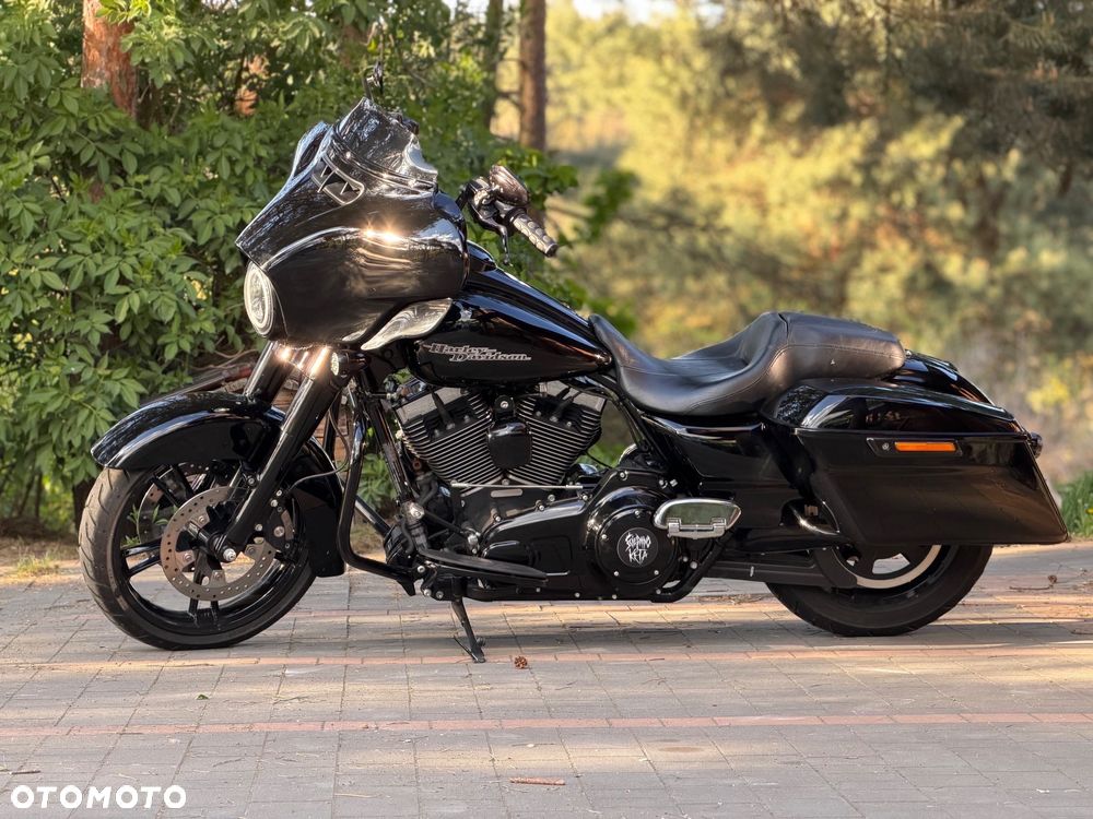 Harley-Davidson Touring Street Glide - 2