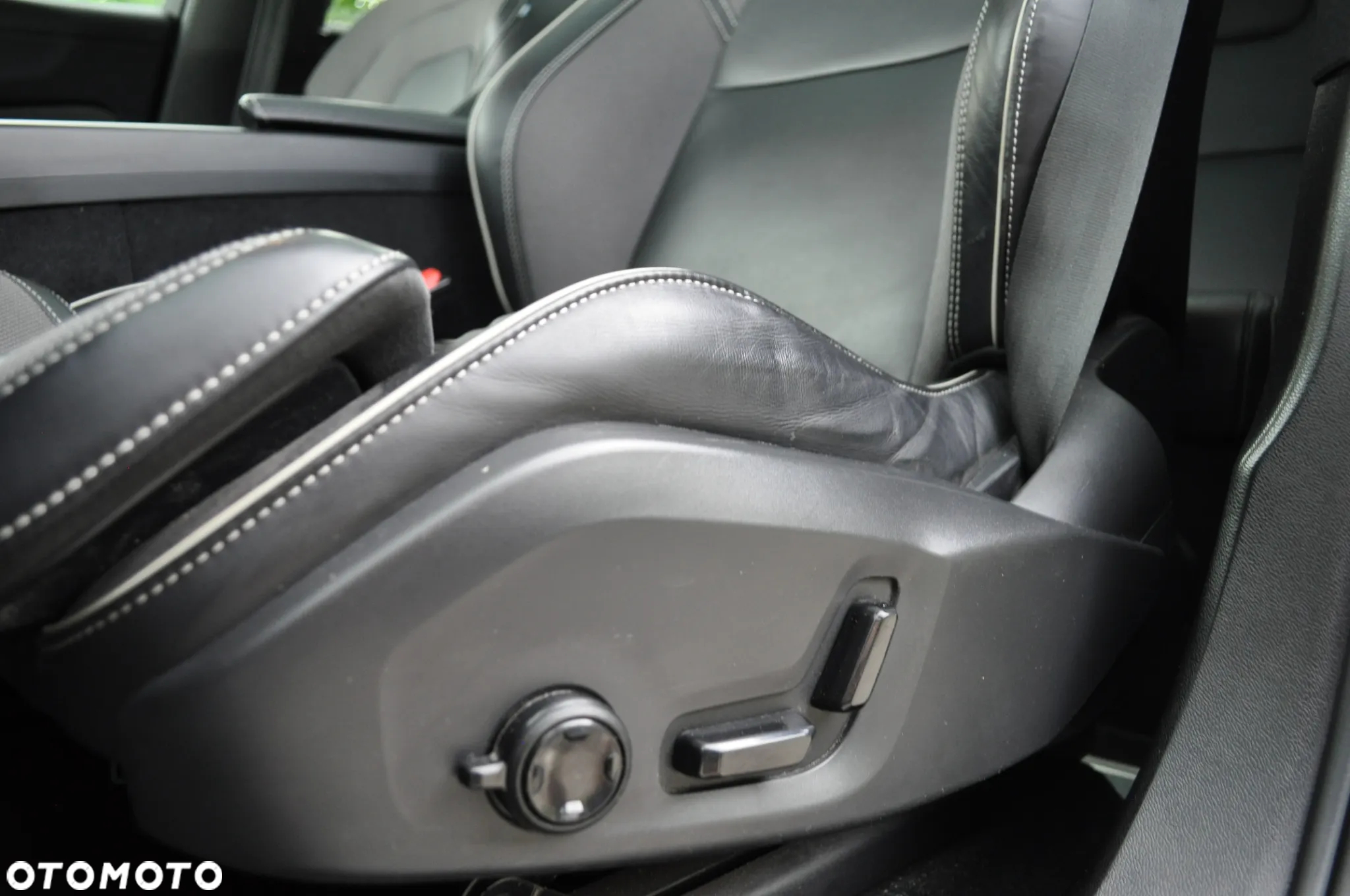 Volvo XC 60 T6 Plug-In Hybrid AWD R-Design - 9