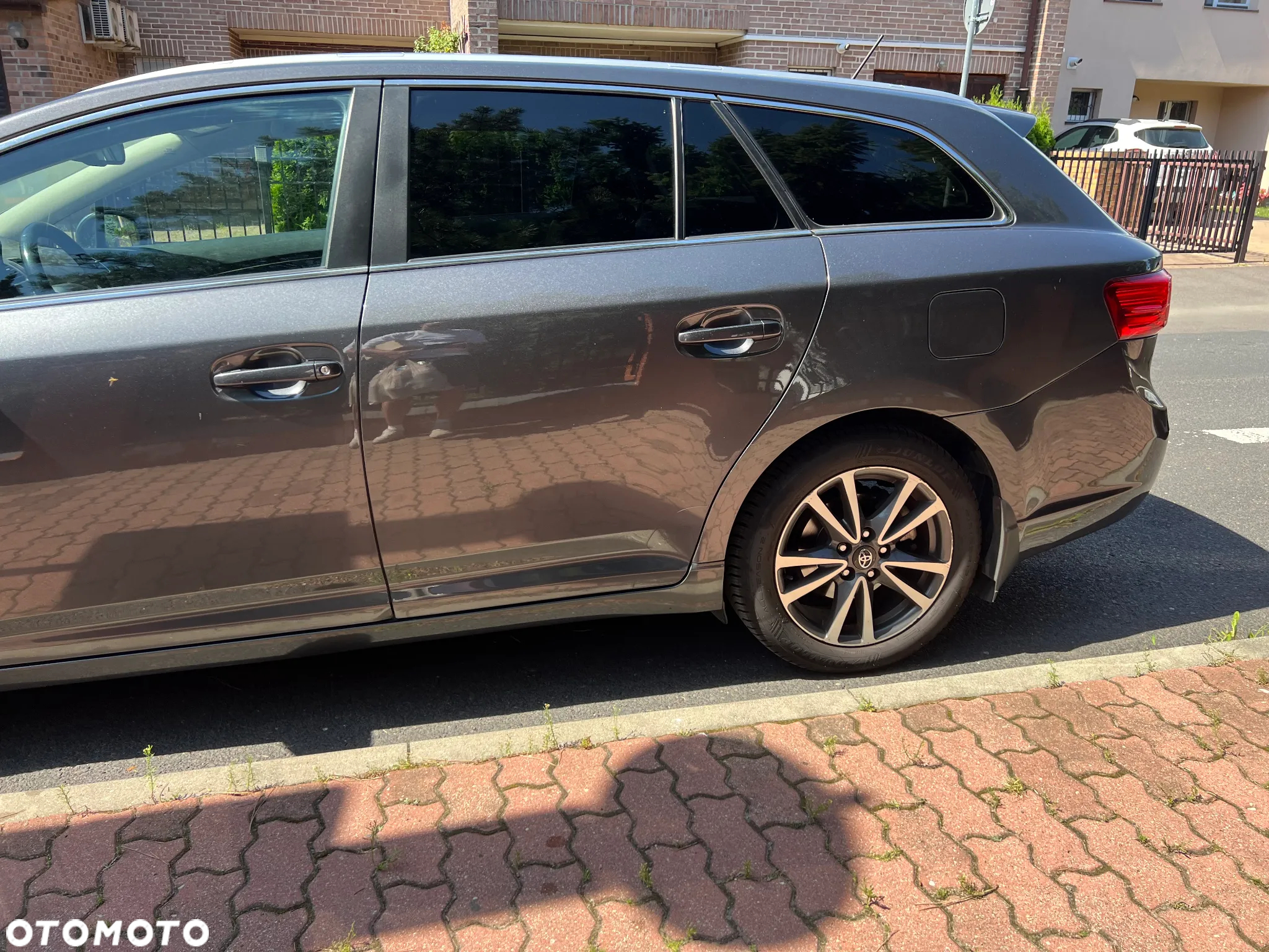 Toyota Avensis 2.0 D-4D Premium - 4