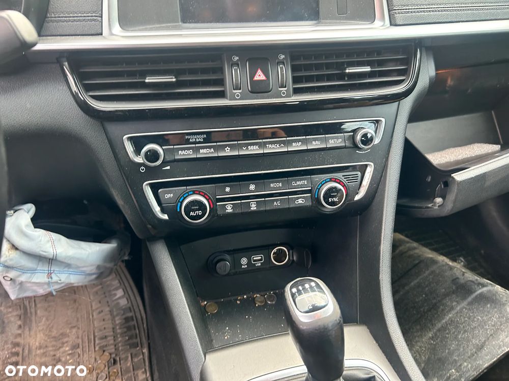 Kia Optima 2.0 L - 19