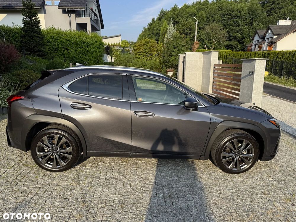 Lexus UX - 8