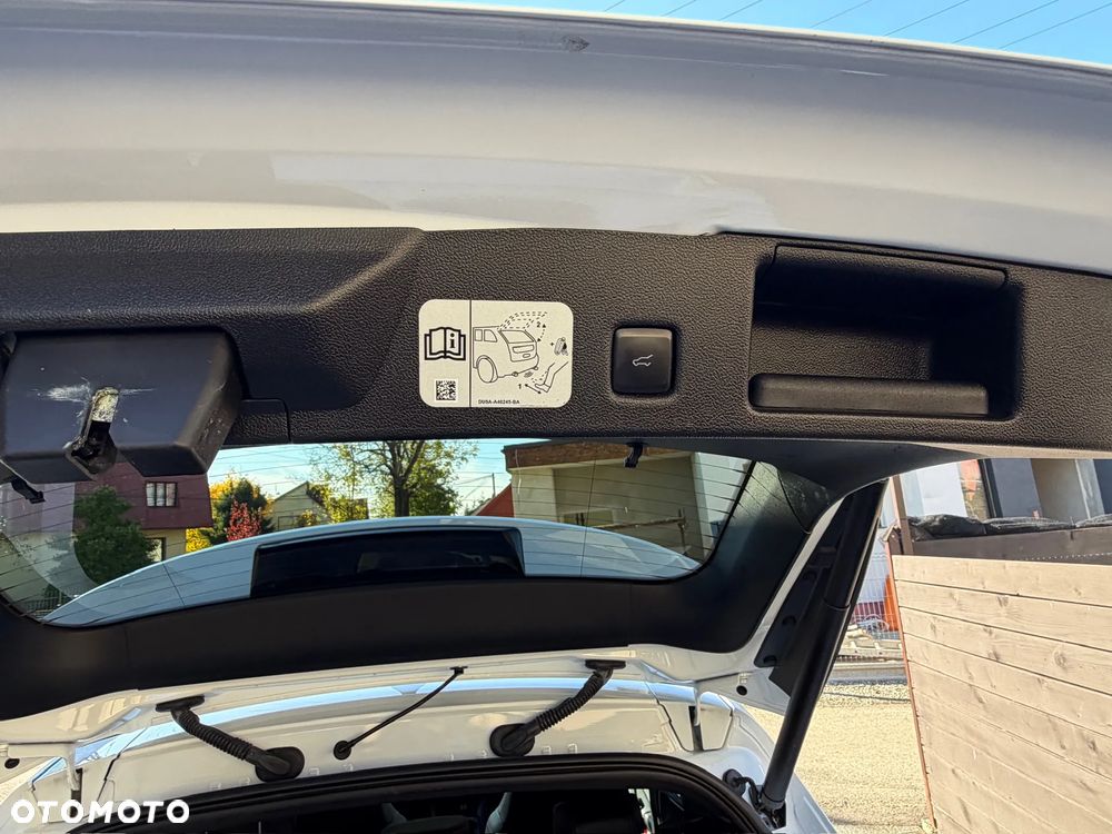 Ford Kuga 2.5 Duratec FHEV 4x4 ST-LINE X - 17