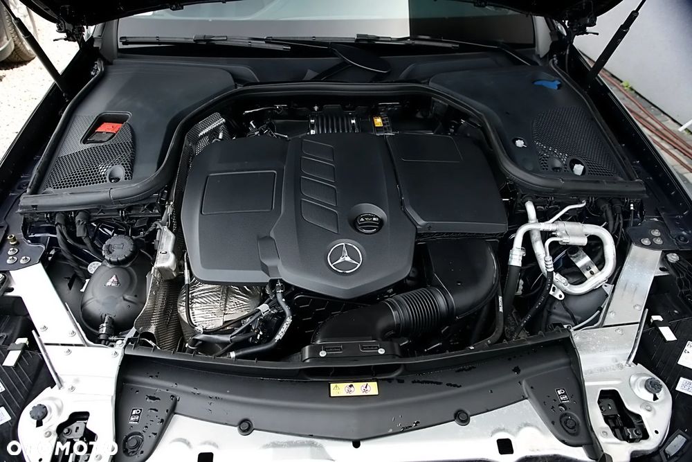 Mercedes-Benz Klasa E 220 d 4-Matic 9G-TRONIC - 37