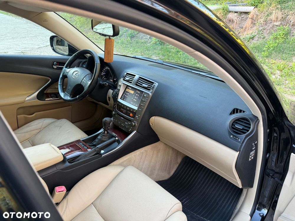 Lexus IS 220 D Prestige - 26
