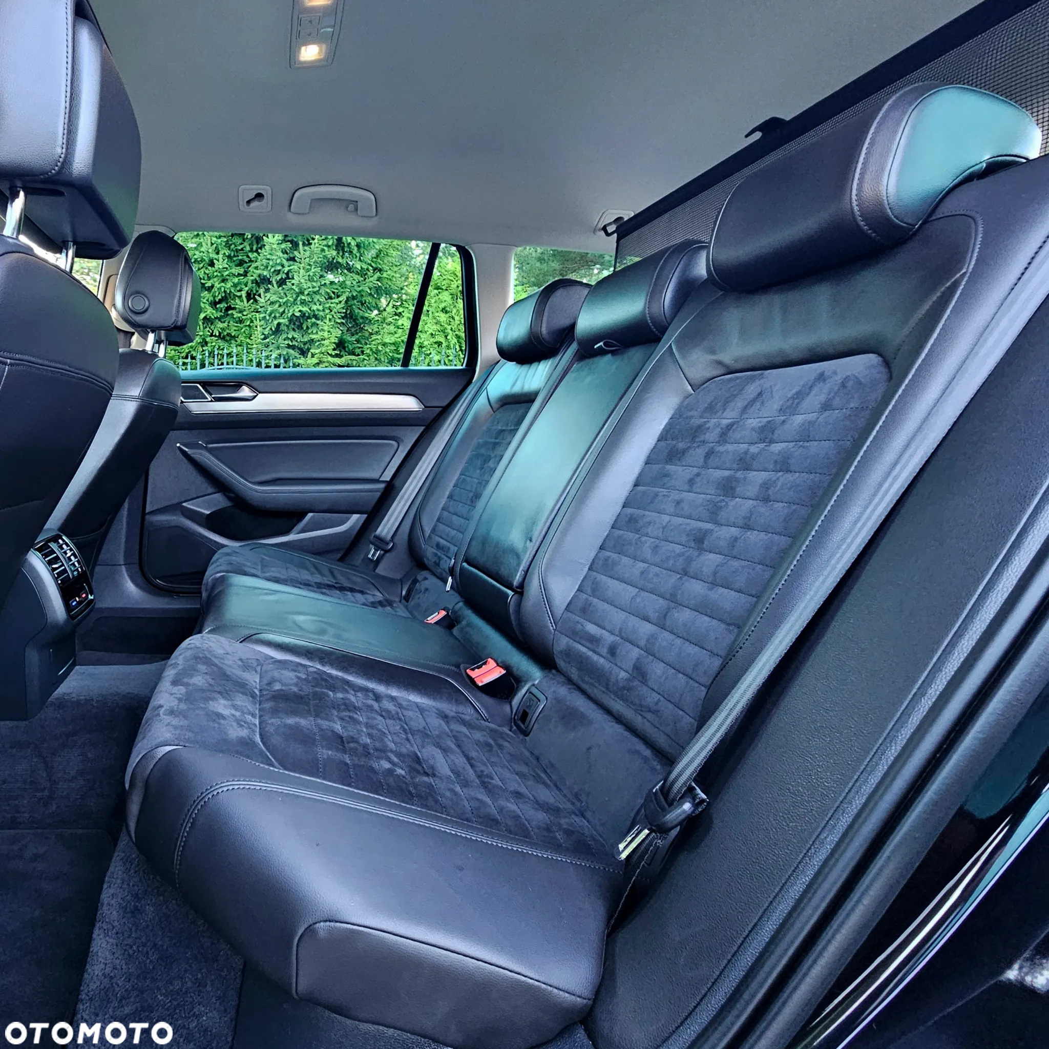 Volkswagen Passat Variant 2.0 TDI SCR DSG Highline - 19