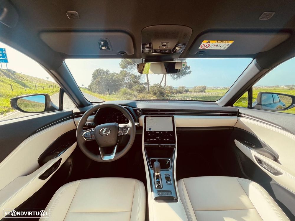 Lexus LBX Elegant - 11