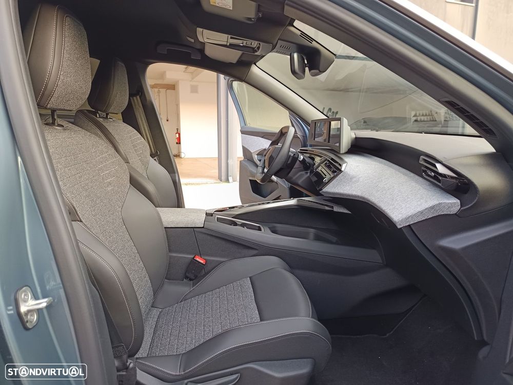 Peugeot E-5008 73 kWh Allure - 32