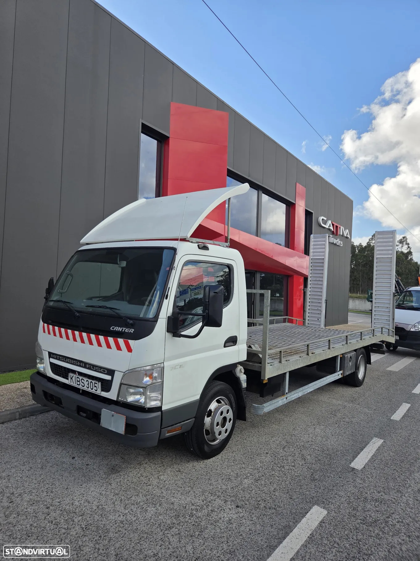 Mitsubishi Canter 7C15 7500kgs estrado porta carros e maquinas - 13