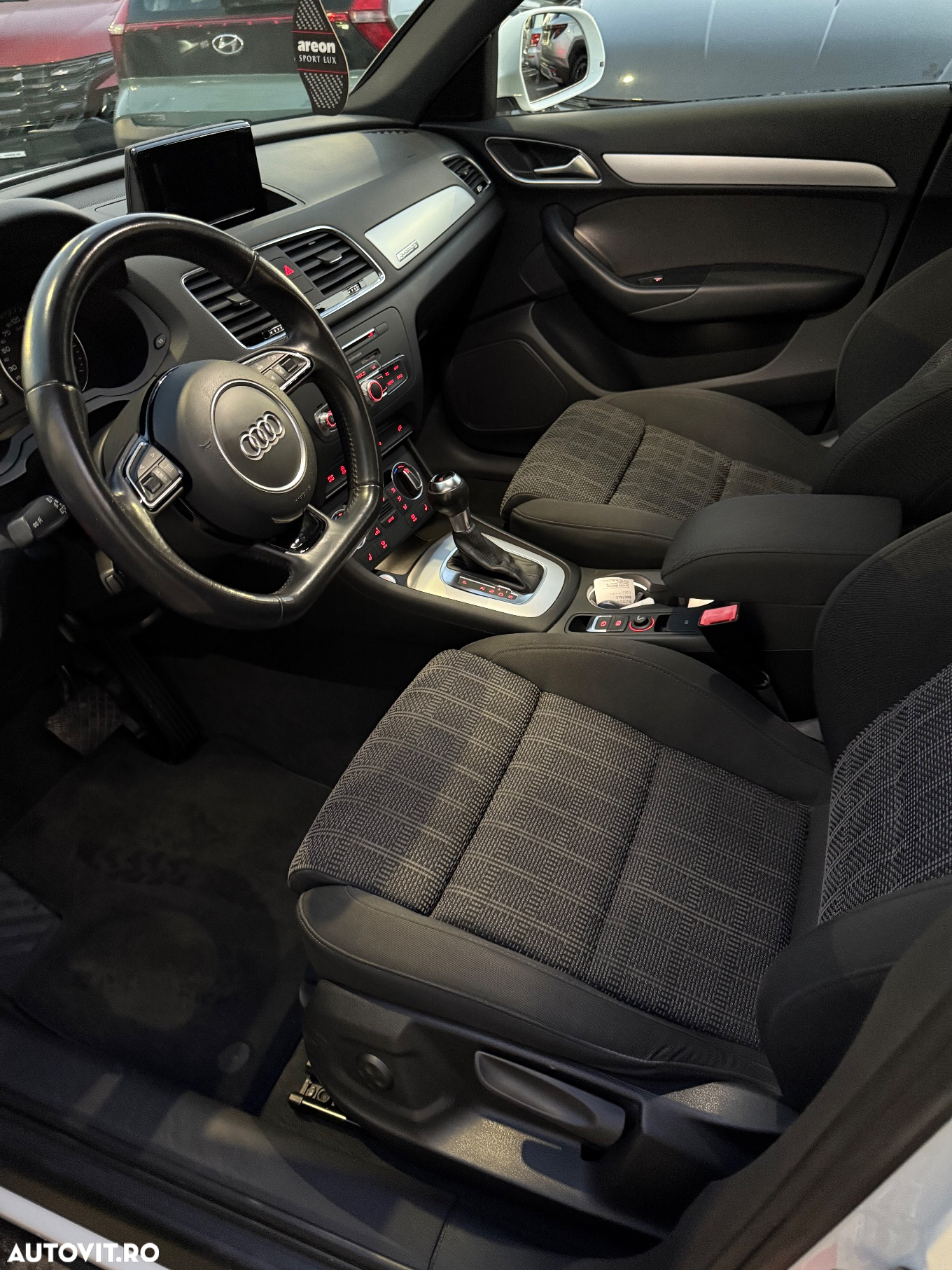 Audi Q3 2.0 TDI Quattro Stronic Design - 6