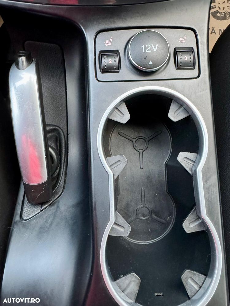 Ford Kuga 2.0 TDCi 2x4 Titanium - 24