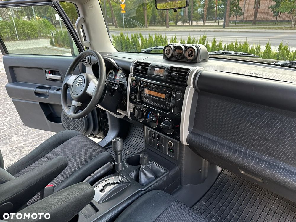 Toyota FJ Cruiser 4.0 4x4 - 22