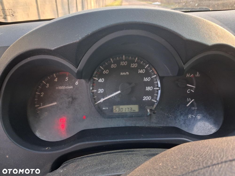 Toyota Hilux 2.5 D-4D DLX - 4