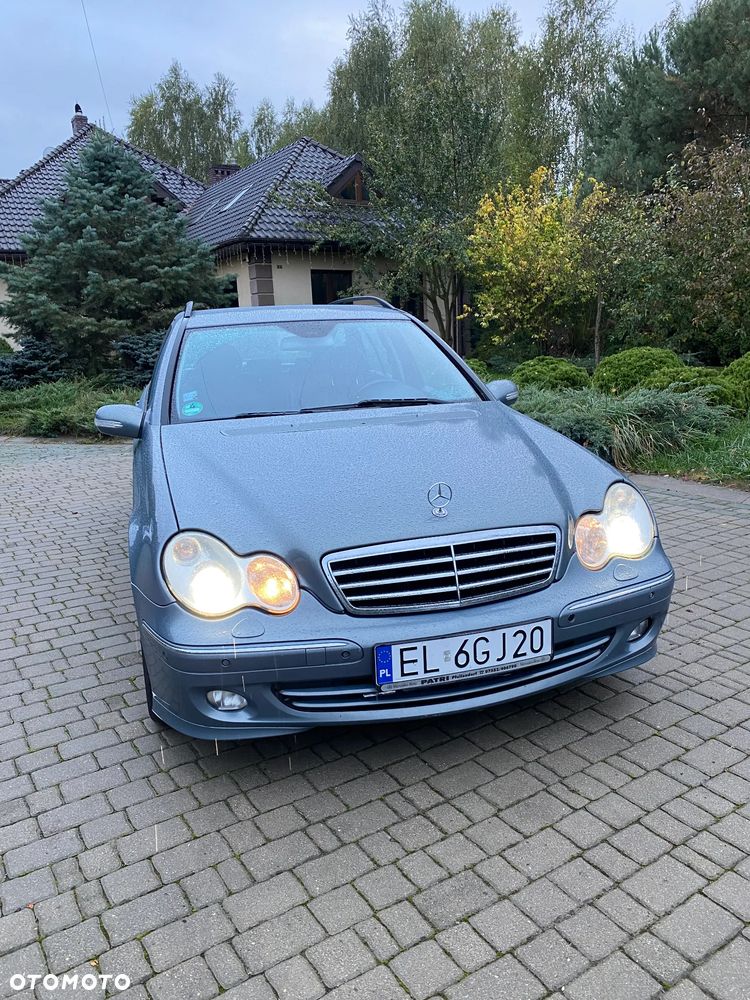 Mercedes-Benz C-Class 2004 photo 2