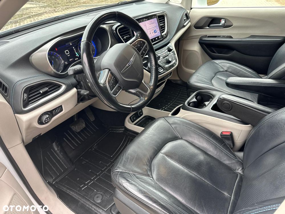 Chrysler Pacifica - 8