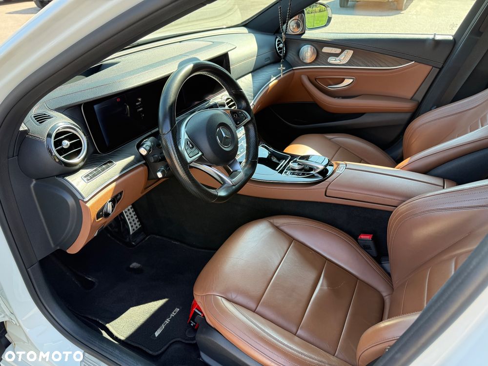 Mercedes-Benz Klasa E 220 d 4-Matic 9G-TRONIC - 27