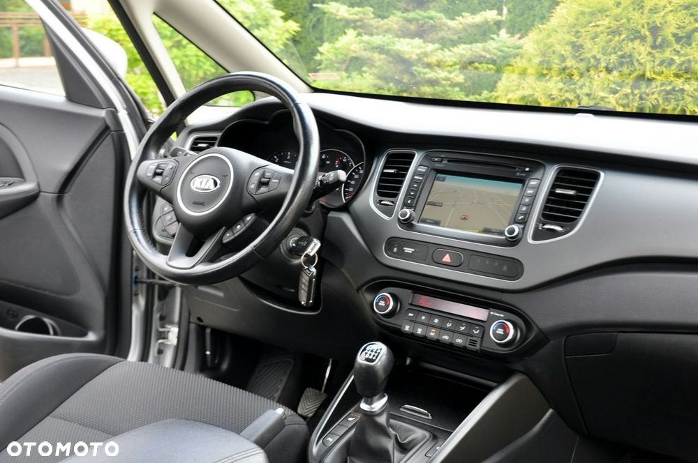 Kia Carens - 26