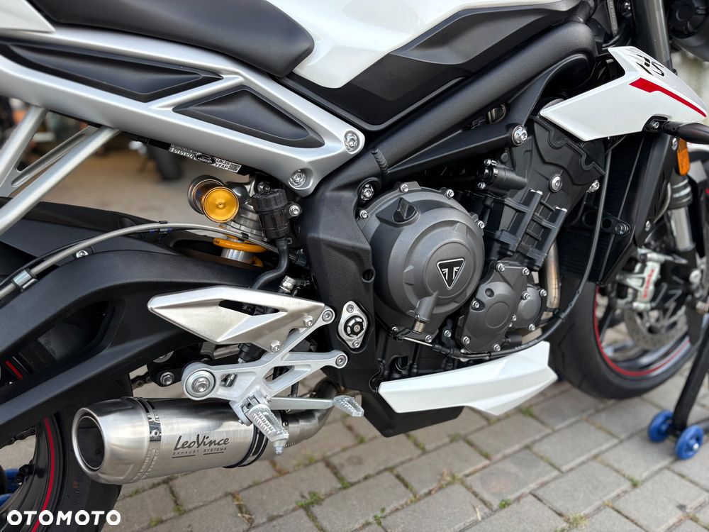 Triumph Street Triple - 8