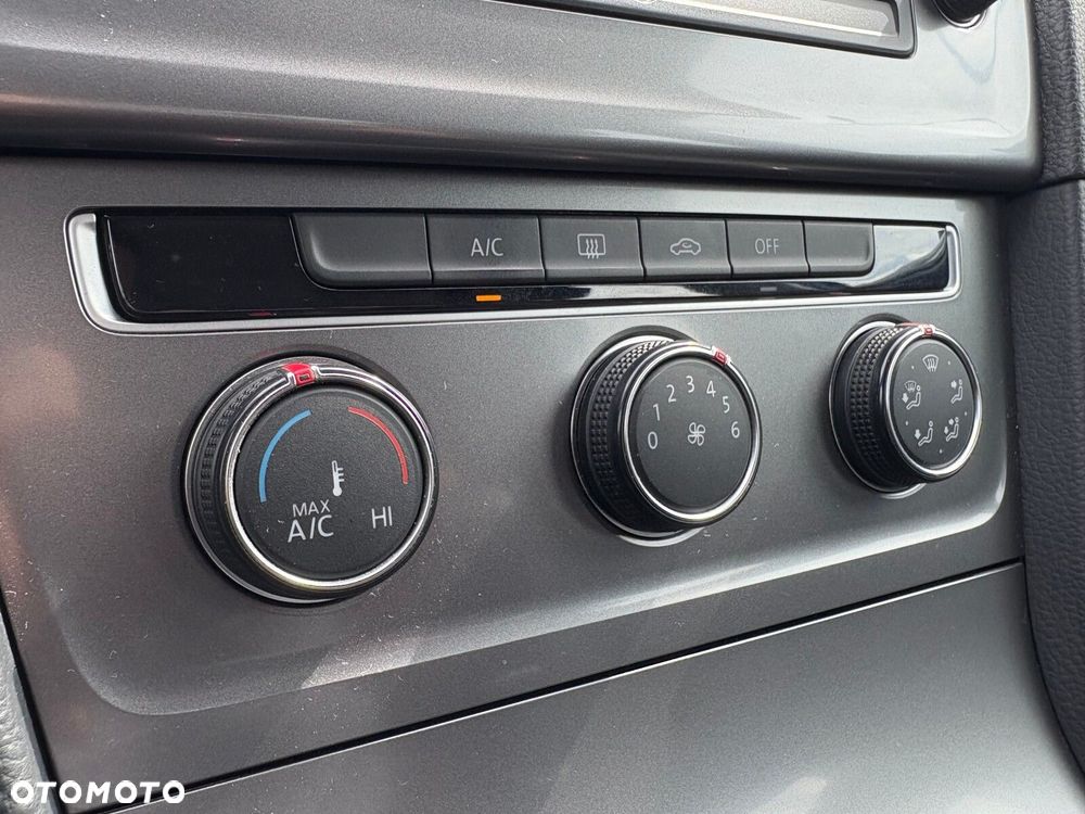 Volkswagen Golf - 25