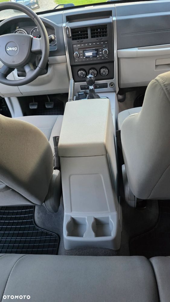 Jeep Cherokee 2.8 CRD DPF Sport - 37