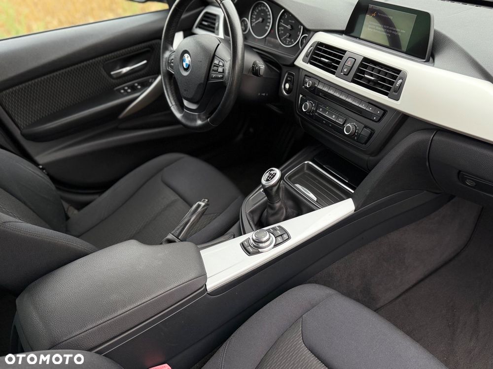 BMW Seria 3 316i - 12