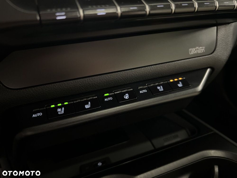 Lexus UX - 24