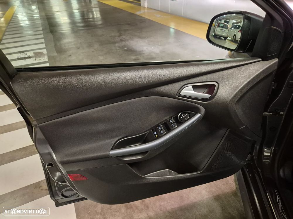 Ford Focus SW 1.6 TDCi Titanium Best - 26