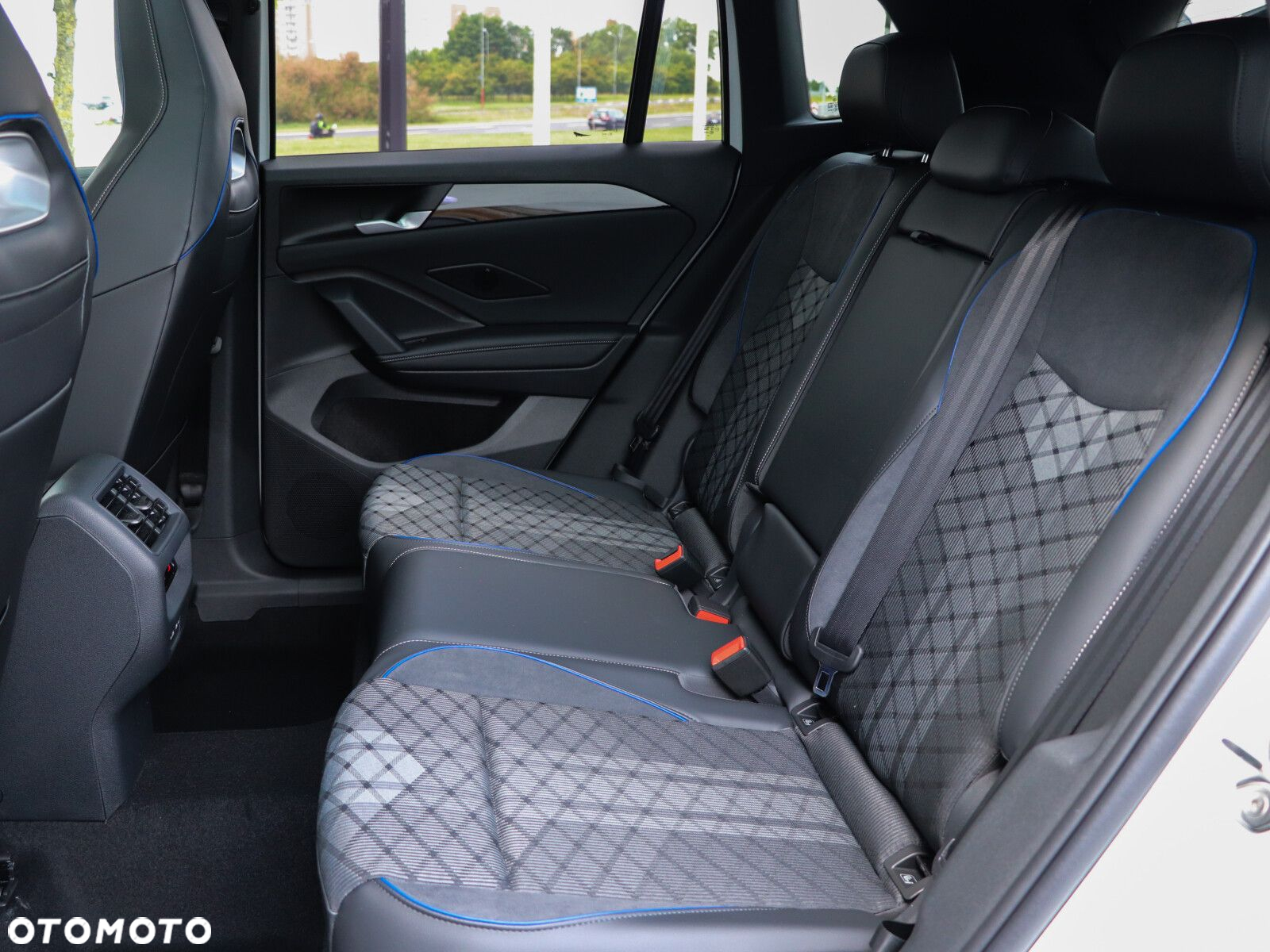 Volkswagen Tiguan - 12