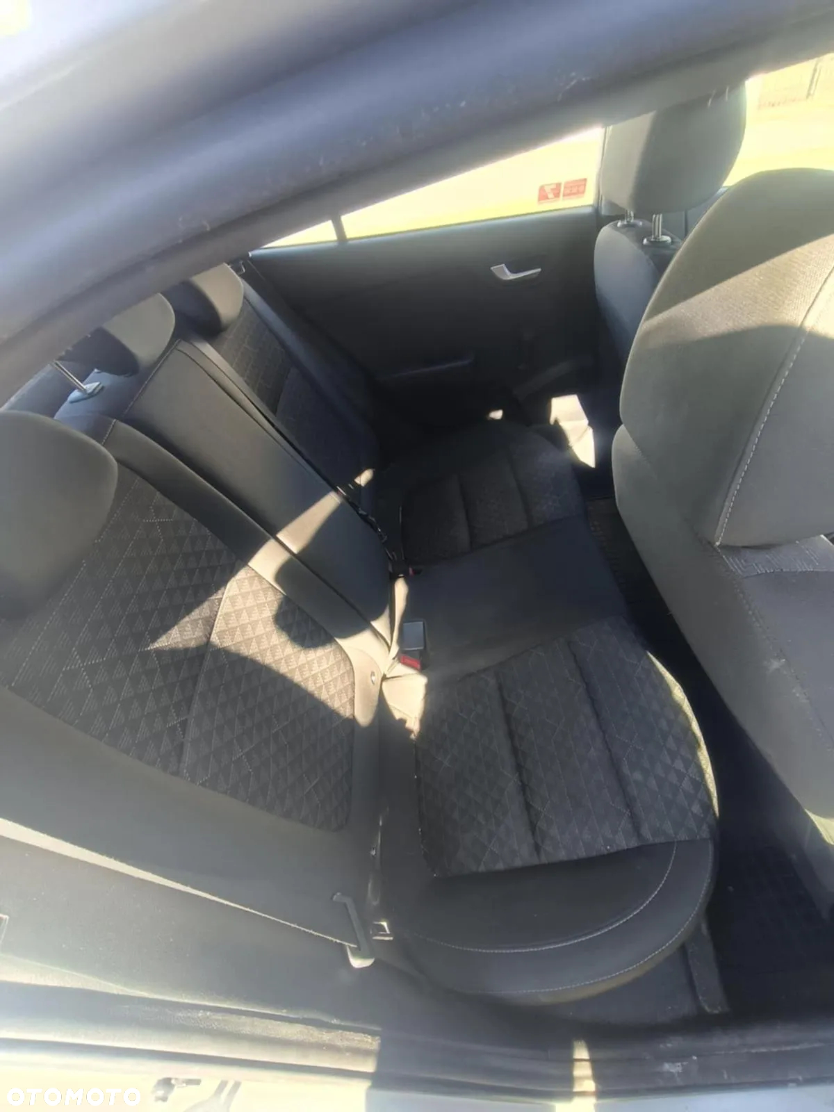 Kia Rio 1.2 L - 9