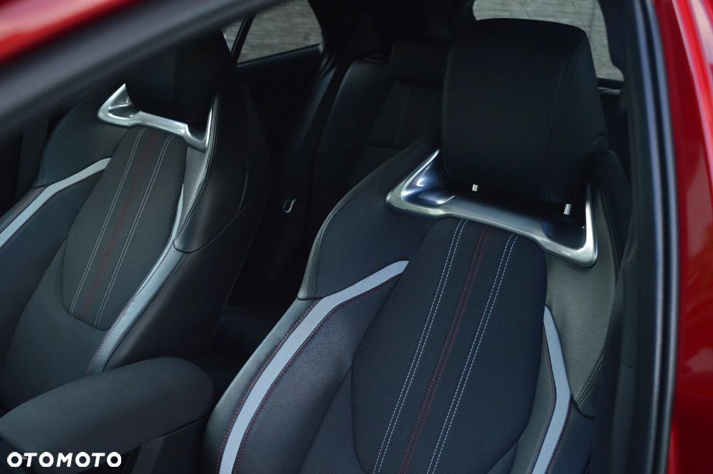 Toyota Corolla 1.8 Hybrid GPF GR Sport - 32
