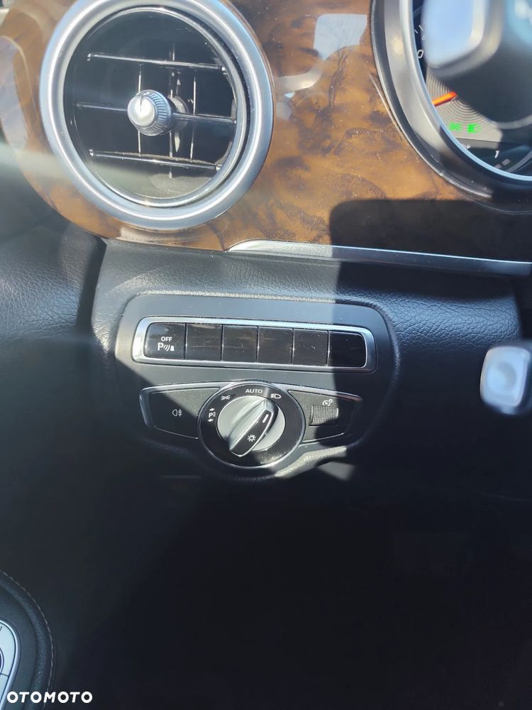 Mercedes-Benz Klasa V 220 (BlueTEC) d Avantgarde 7G-Tronic - 24